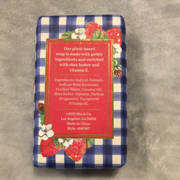Scented Strawberry Fields Luxury Bar Hand Soap NWT 10.58oz shea butter vit E - Picture 8 of 15